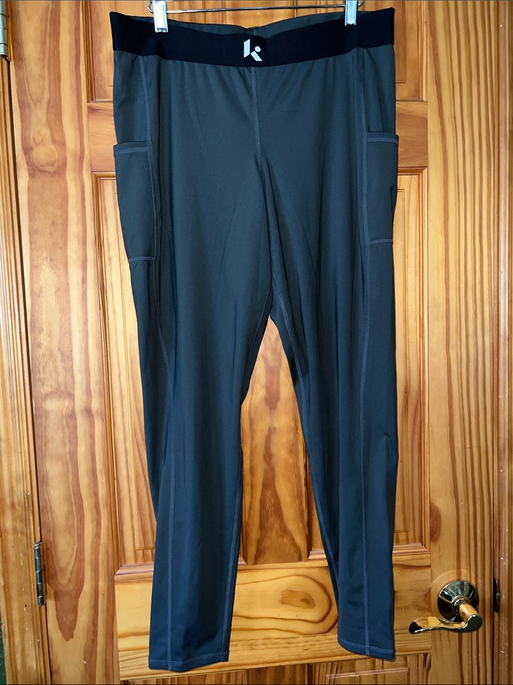 New Balance Black High-Waist Workout Leggings with Side Pockets